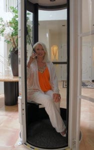 Safe pneumatic home elevator with gravity-assisted descent