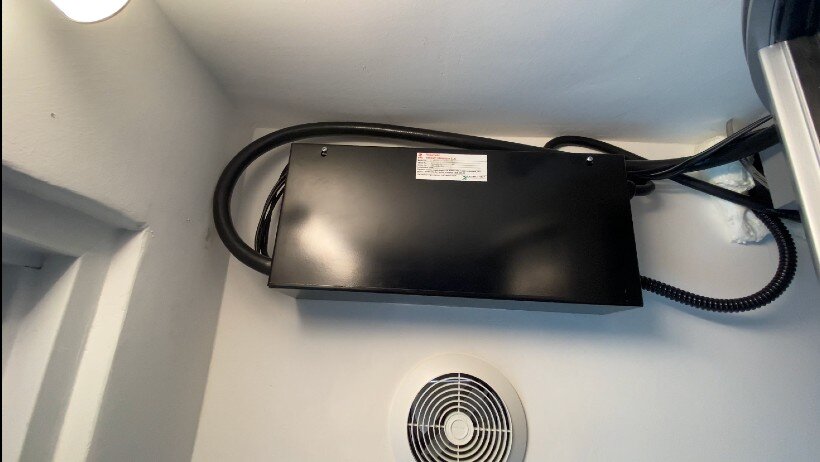 PVE controller for air-driven home elevators managing smooth operation