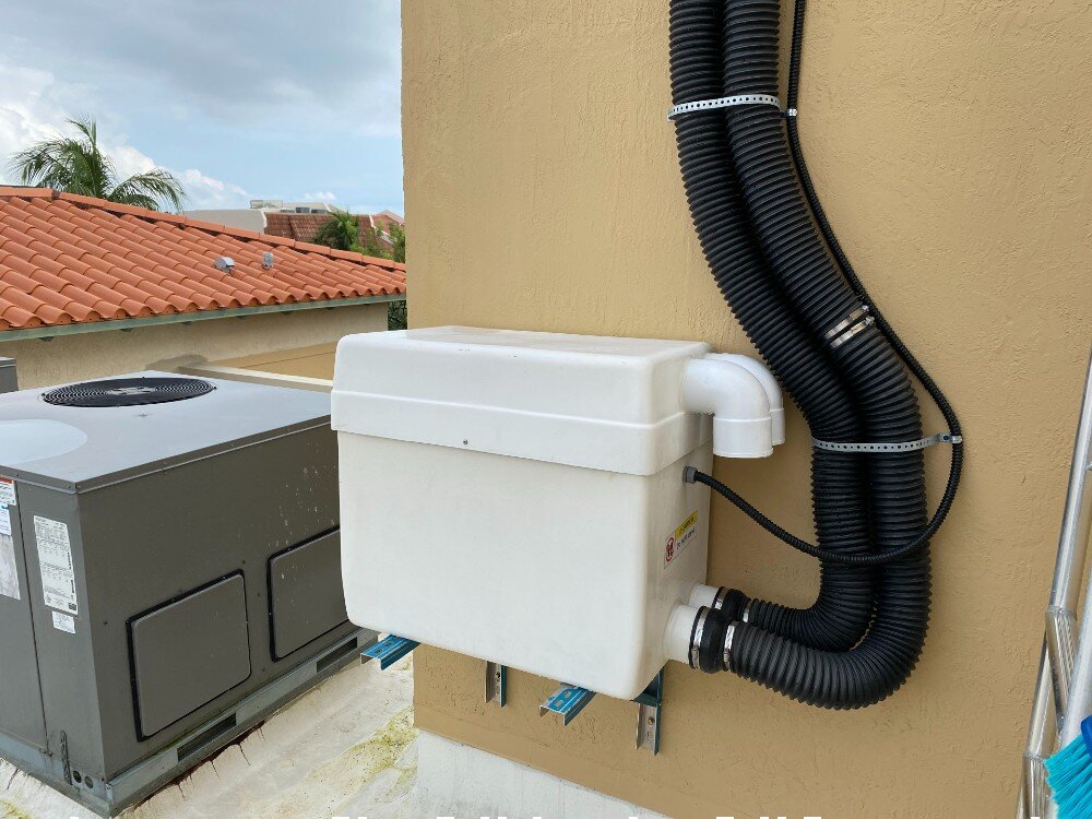 Home elevator outdoor split-unit machinery reducing noise and vibration